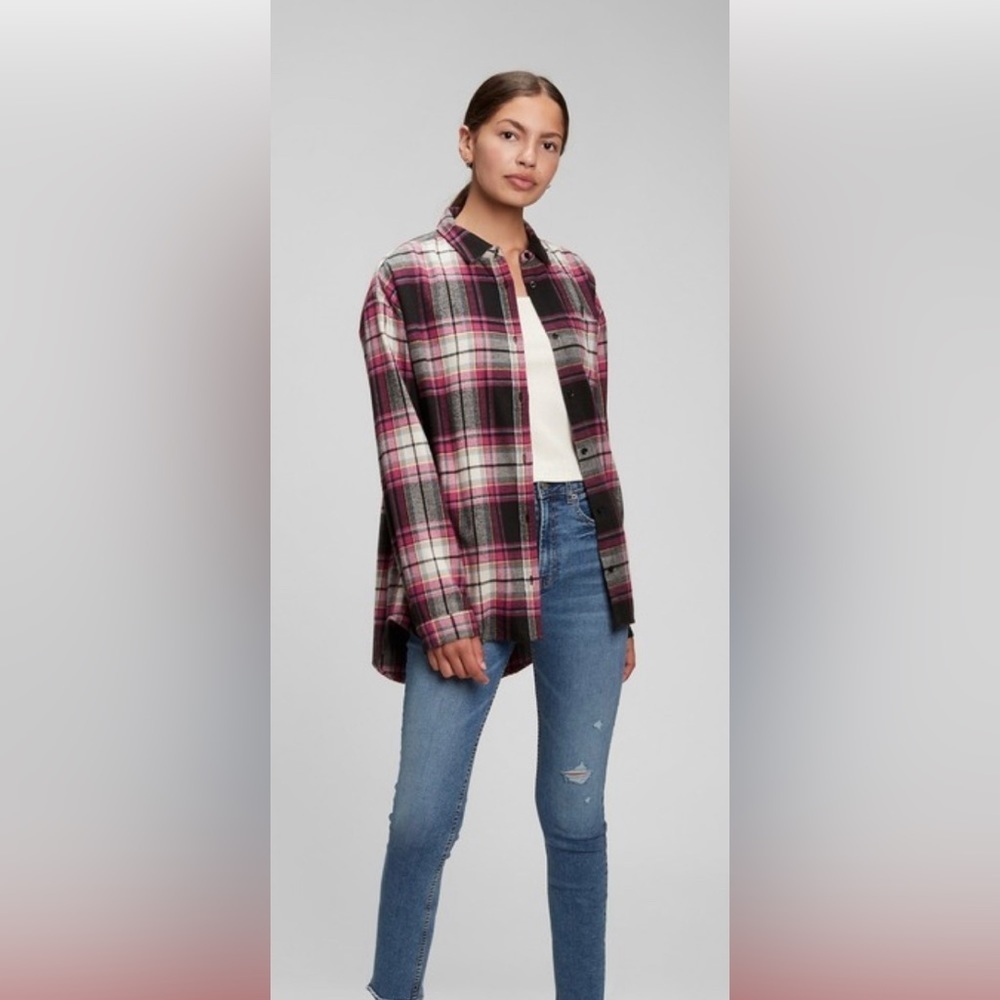 ❤️💕GAP Shirt